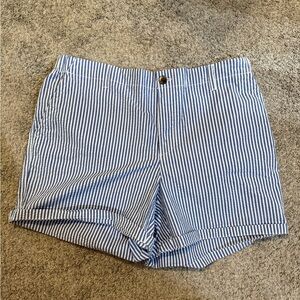 MAKE AN OFFER!NWOT Old Navy Blue and White Bermuda Shorts with Elastic Waistband